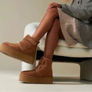 1 day sale ! Ugg Neumel Platform Boot Child sz 4 / W sz 6